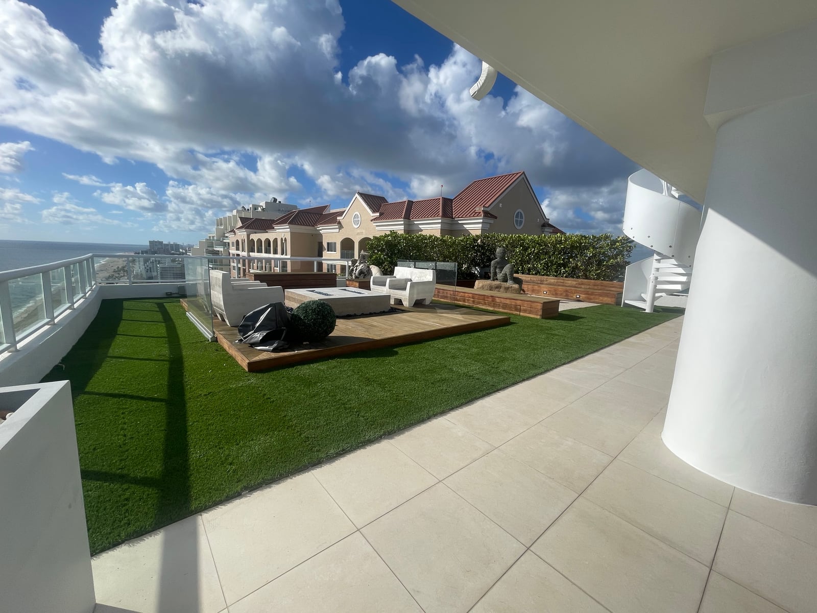 Rooftop turf, groomed